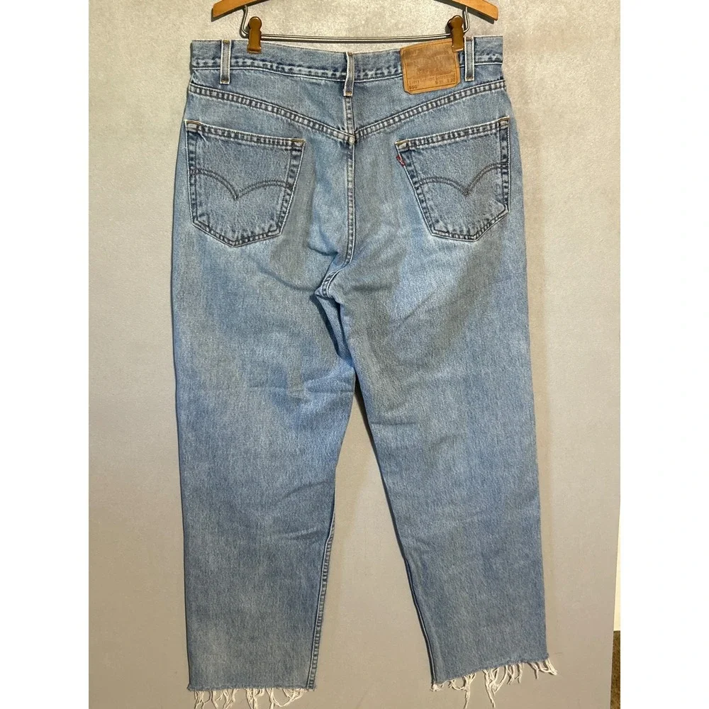 Vintage Levis 550 Mens Relaxed Fit Cut Off Frayed Hem Light Wash Jeans 36x28